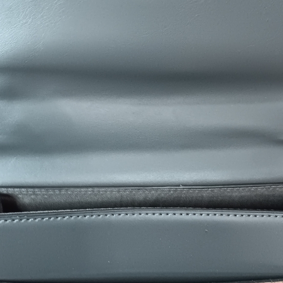 Adrienne Vittadini Handbag - Picture 9 of 12